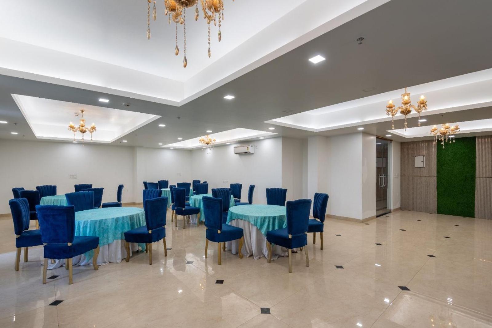 The Sandalwood By Mavenco Hospitality I Near Delhi Airport 4* New Delhi